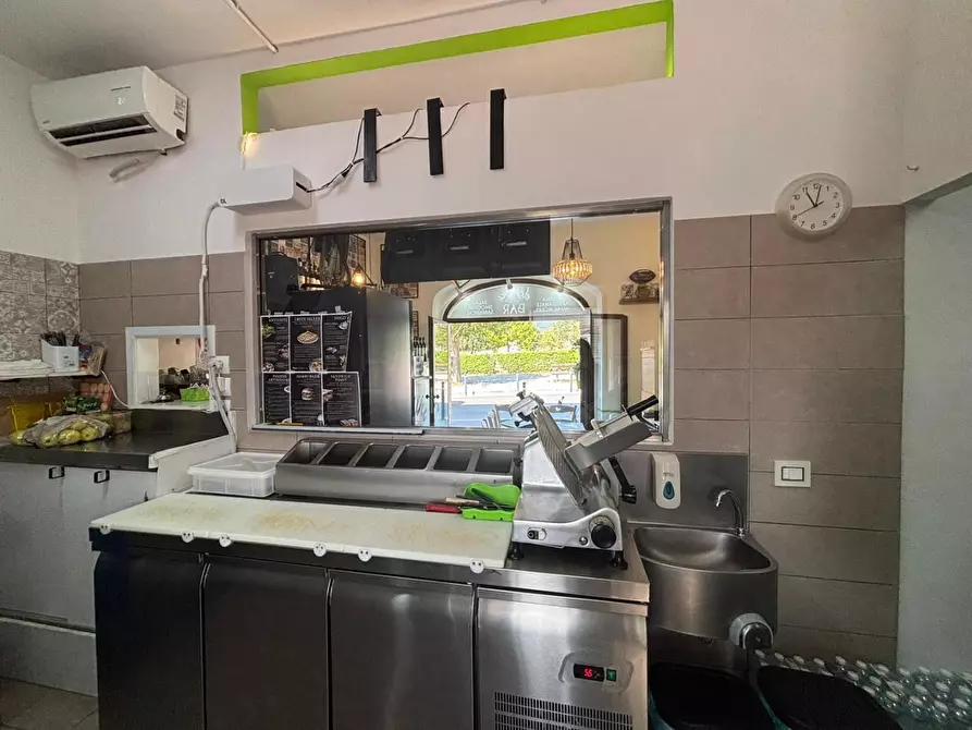 Immagine 5 di Attività commerciale in vendita  a San Gimignano