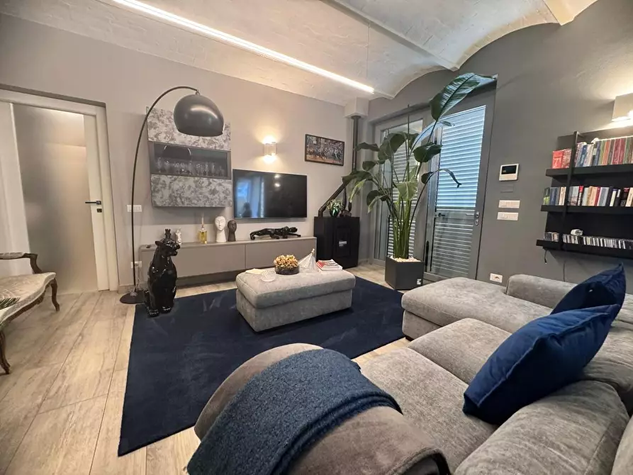 Immagine 4 di Porzione di casa in vendita  a Siena