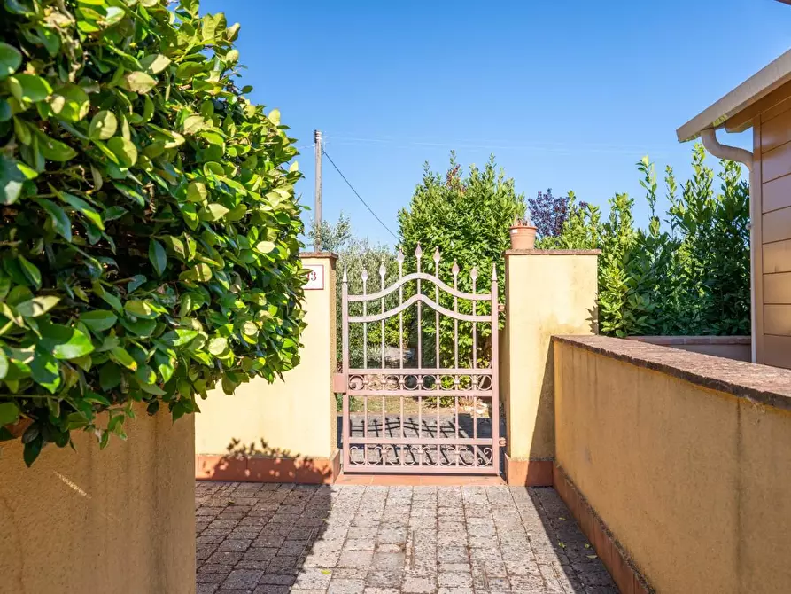 Immagine 1 di Appartamento in vendita  a Pontedera