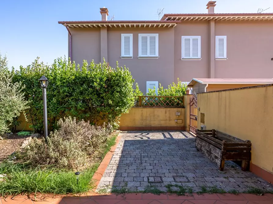 Immagine 6 di Appartamento in vendita  a Pontedera