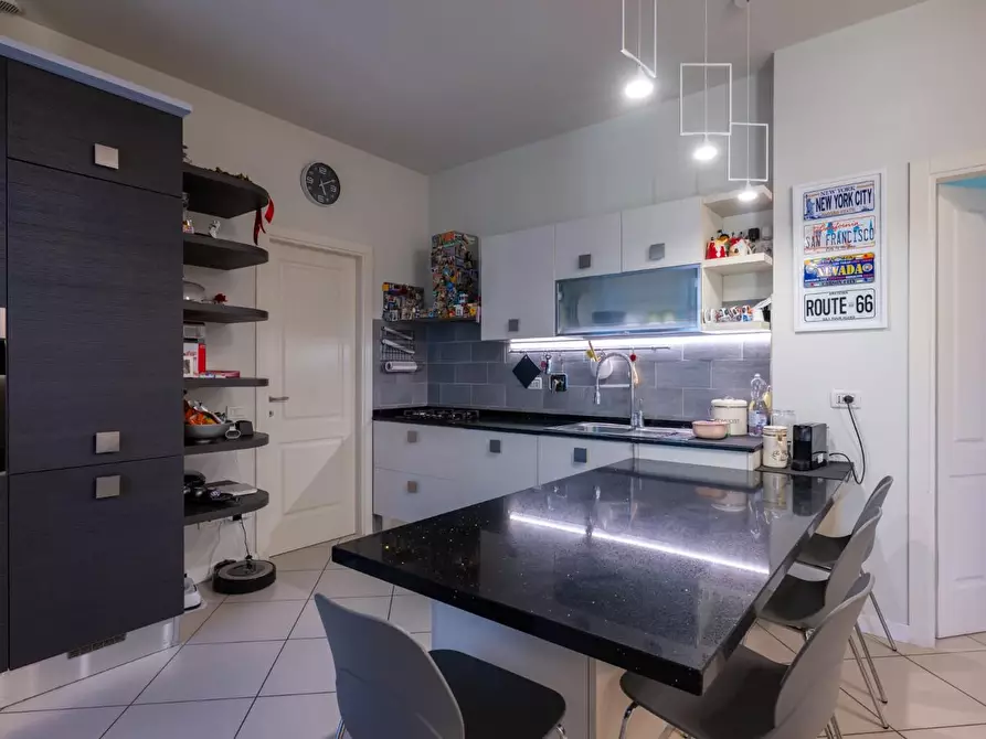 Immagine 11 di Appartamento in vendita  a Pontedera