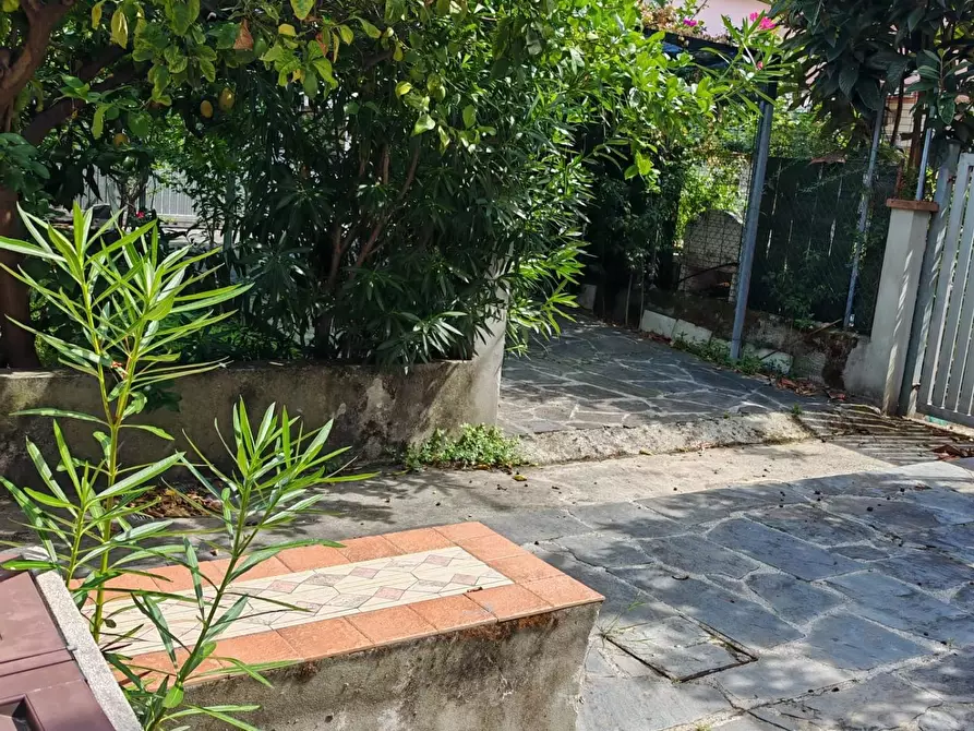 Immagine 14 di Casa semindipendente in vendita  a Carrara