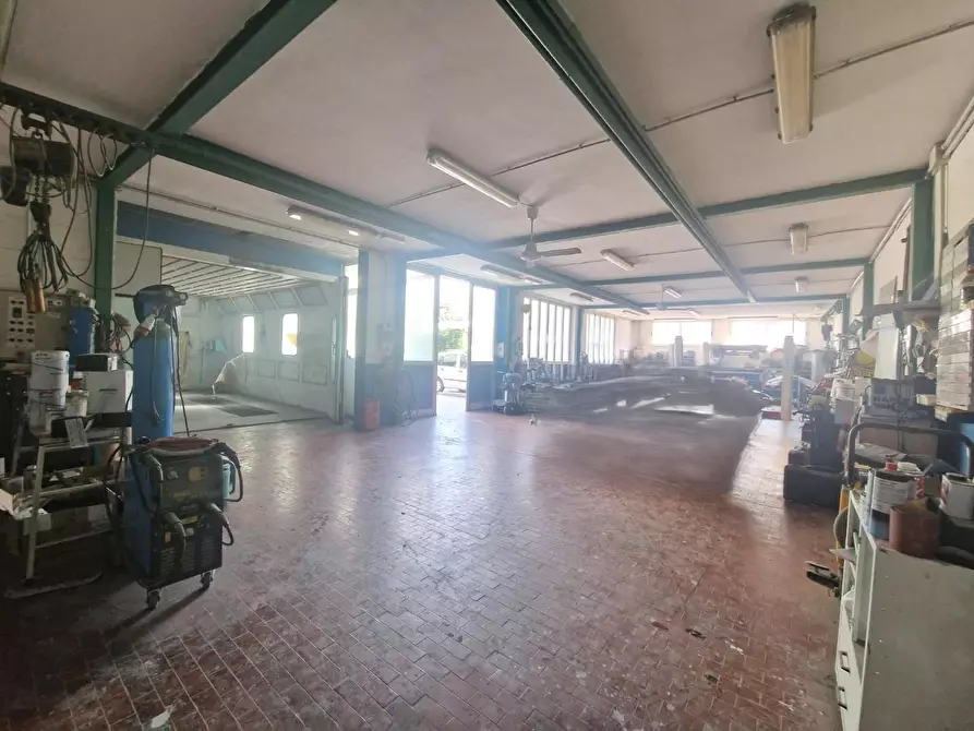 Immagine 3 di Attività artigianale in vendita  a Carrara