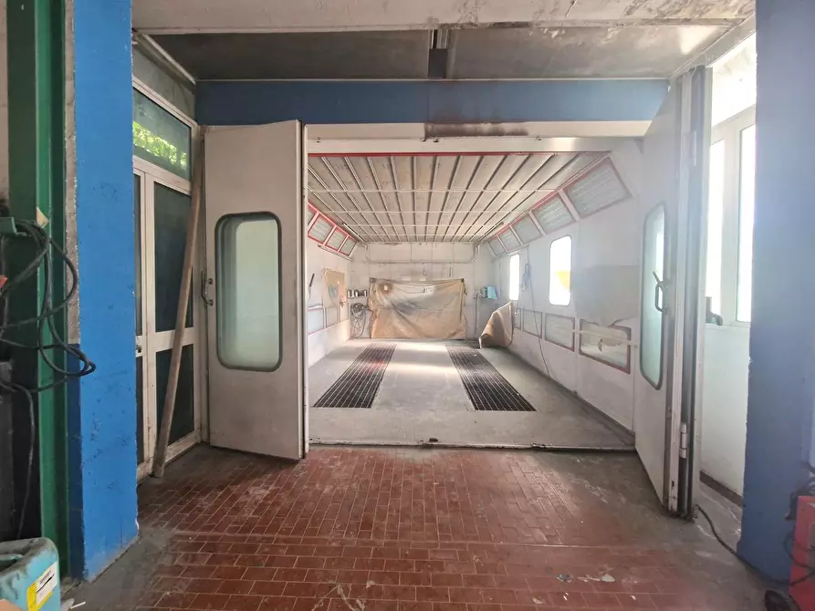 Immagine 2 di Attività artigianale in vendita  a Carrara