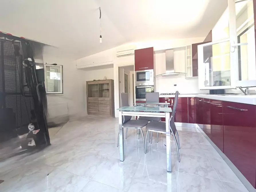 Immagine 15 di Attività artigianale in vendita  a Carrara