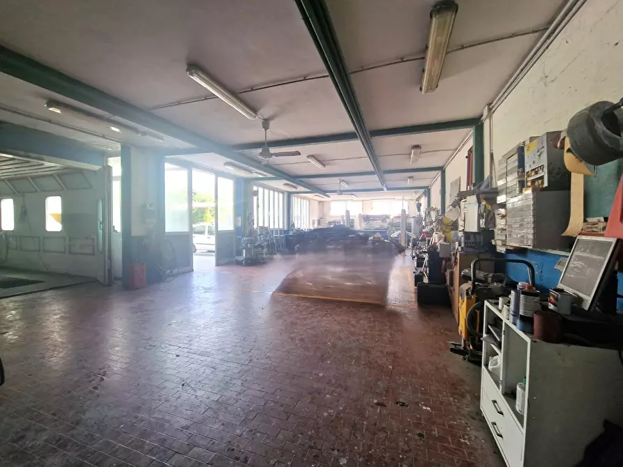 Immagine 6 di Attività artigianale in vendita  a Carrara