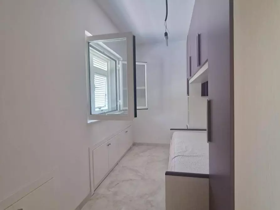 Immagine 13 di Attività artigianale in vendita  a Carrara