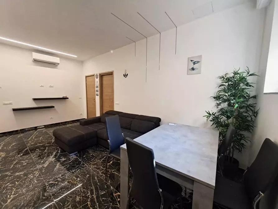 Immagine 4 di Appartamento in vendita  a Carrara