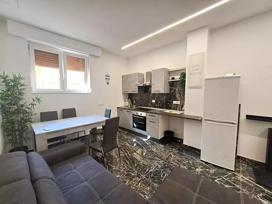 Immagine 2 di Appartamento in vendita  a Carrara