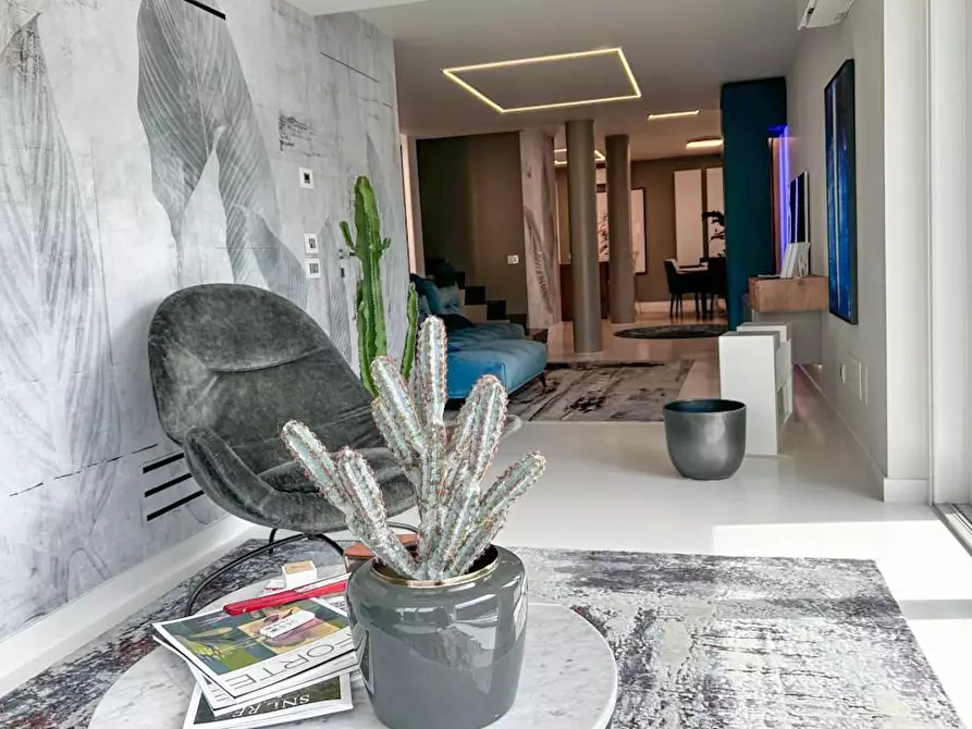 Immagine 41 di Casa bifamiliare in vendita  a Camaiore