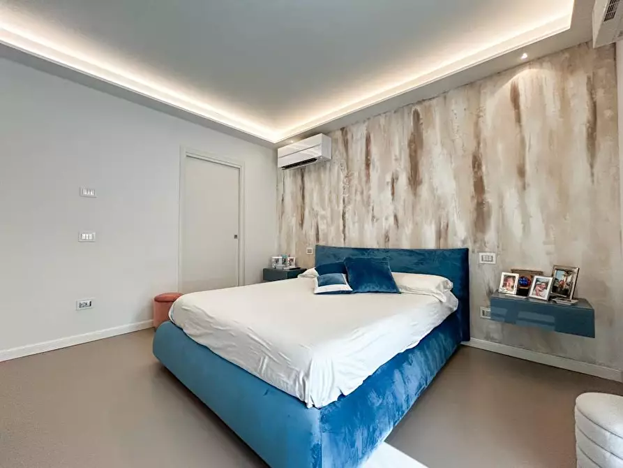 Immagine 29 di Casa bifamiliare in vendita  a Camaiore