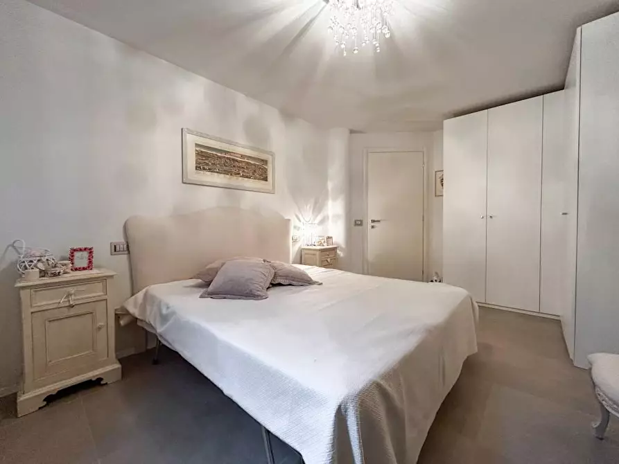 Immagine 31 di Casa bifamiliare in vendita  a Camaiore