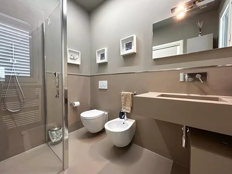 Immagine 28 di Casa bifamiliare in vendita  a Camaiore