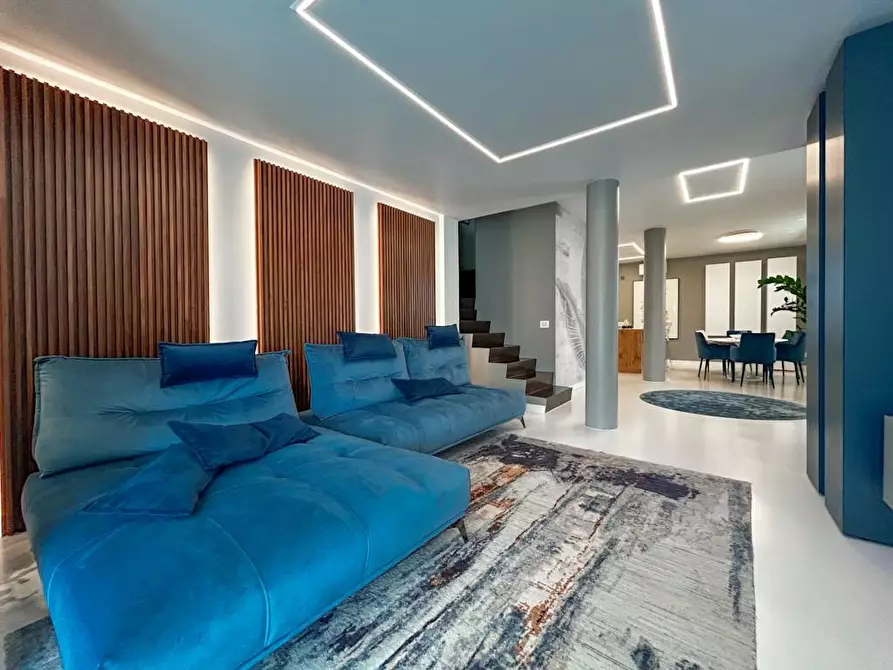 Immagine 40 di Casa bifamiliare in vendita  a Camaiore