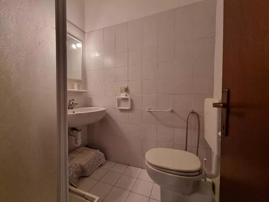 Immagine 17 di Appartamento in vendita  a Massa