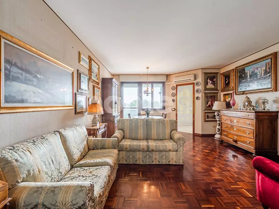 Immagine 1 di Appartamento in vendita  a Reggio Nell'emilia