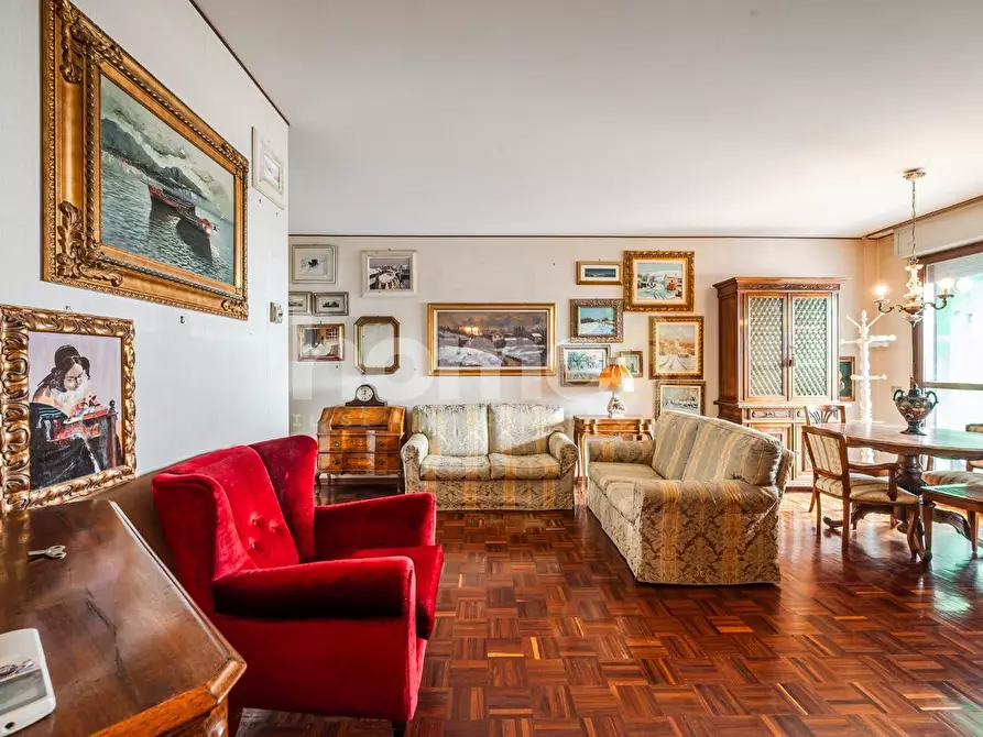 Immagine 3 di Appartamento in vendita  a Reggio Nell'emilia