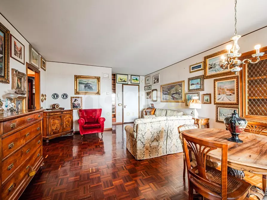 Immagine 6 di Appartamento in vendita  a Reggio Nell'emilia