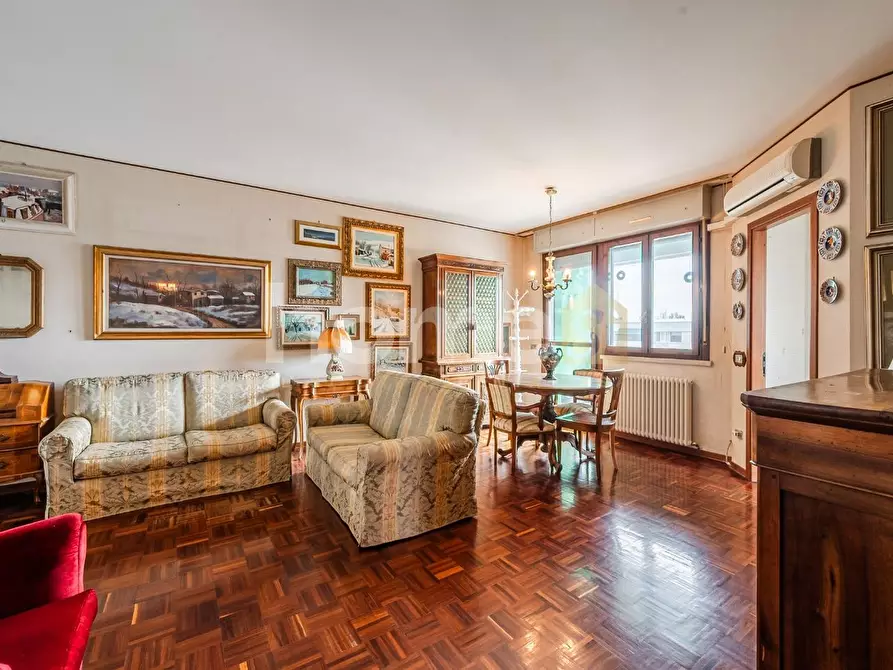 Immagine 4 di Appartamento in vendita  a Reggio Nell'emilia