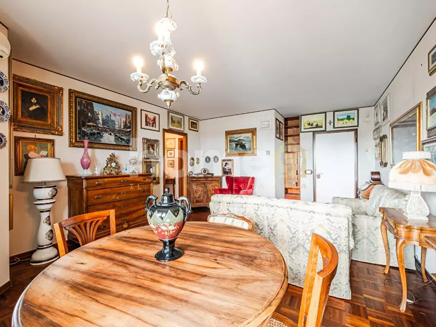 Immagine 8 di Appartamento in vendita  a Reggio Nell'emilia