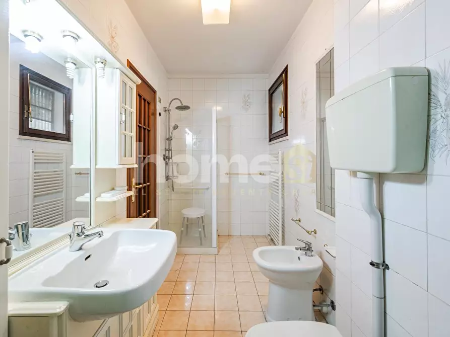 Immagine 16 di Appartamento in vendita  a Reggio Nell'emilia