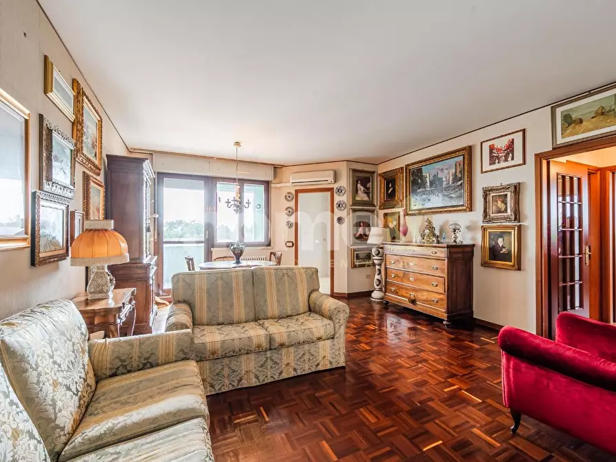 Immagine 2 di Appartamento in vendita  a Reggio Nell'emilia