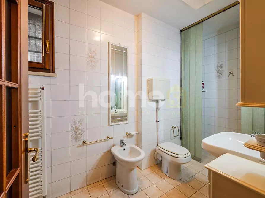 Immagine 14 di Appartamento in vendita  a Reggio Nell'emilia