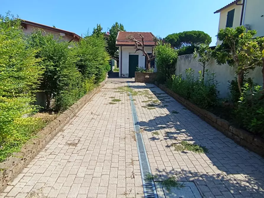 Immagine 1 di Villa in affitto  a Cascina