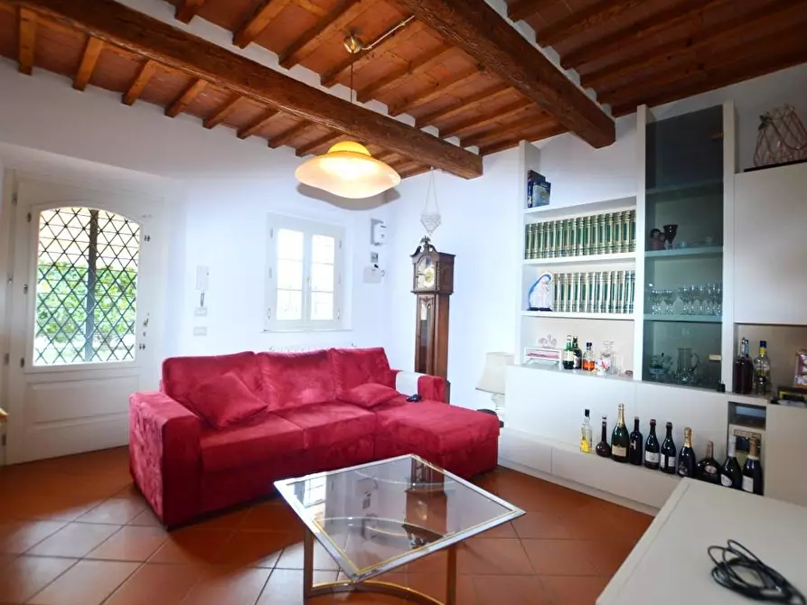 Immagine 2 di Villa in vendita  a Porcari