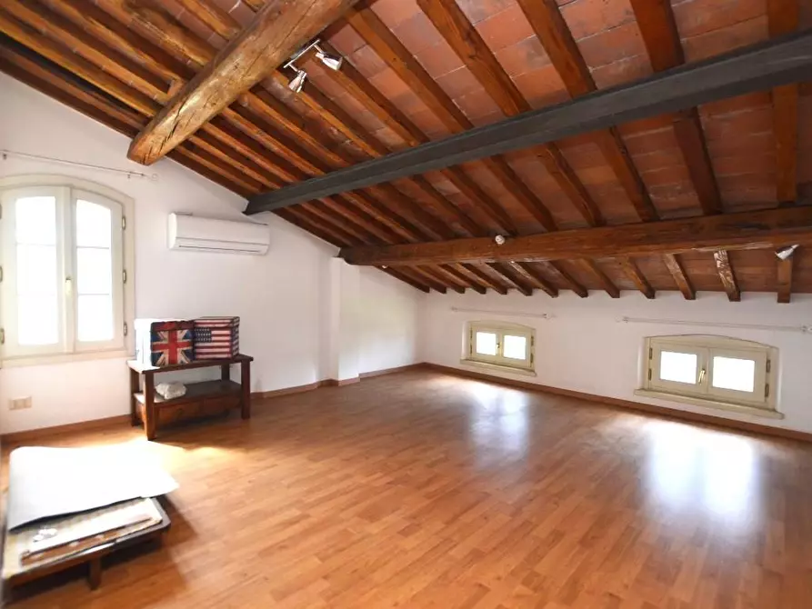 Immagine 29 di Villa in vendita  a Porcari