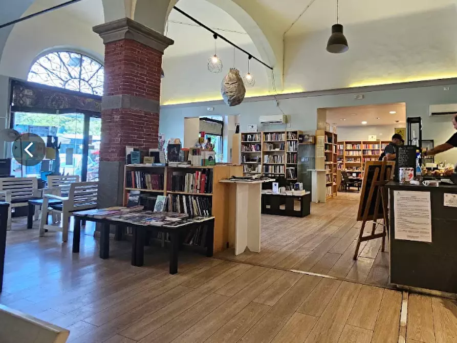 Immagine 3 di Locale commerciale in vendita  a Lucca