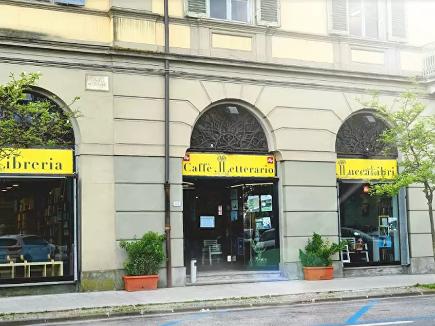 Immagine 2 di Locale commerciale in vendita  a Lucca