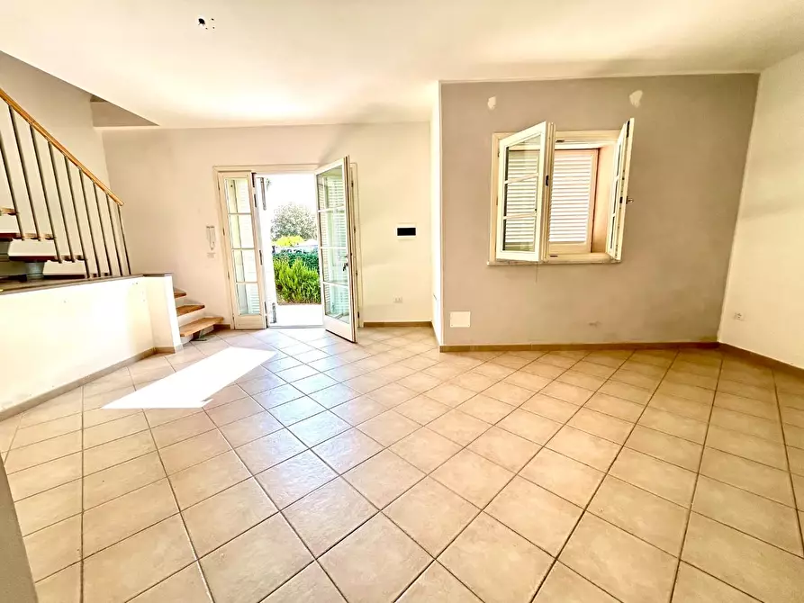 Immagine 1 di Casa bifamiliare in vendita  a Crespina Lorenzana