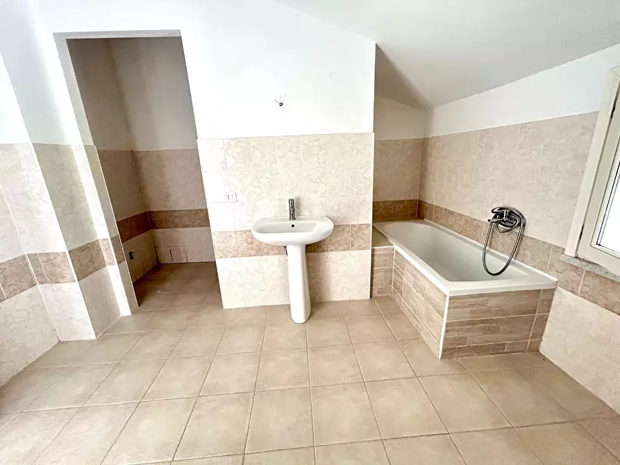 Immagine 13 di Casa bifamiliare in vendita  a Crespina Lorenzana