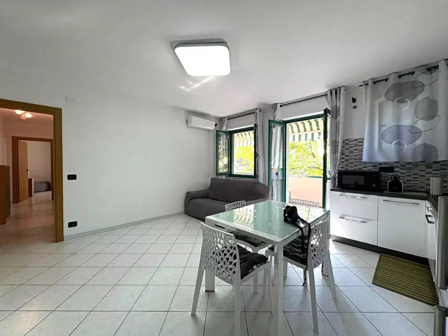 Immagine 3 di Appartamento in vendita  a Massa