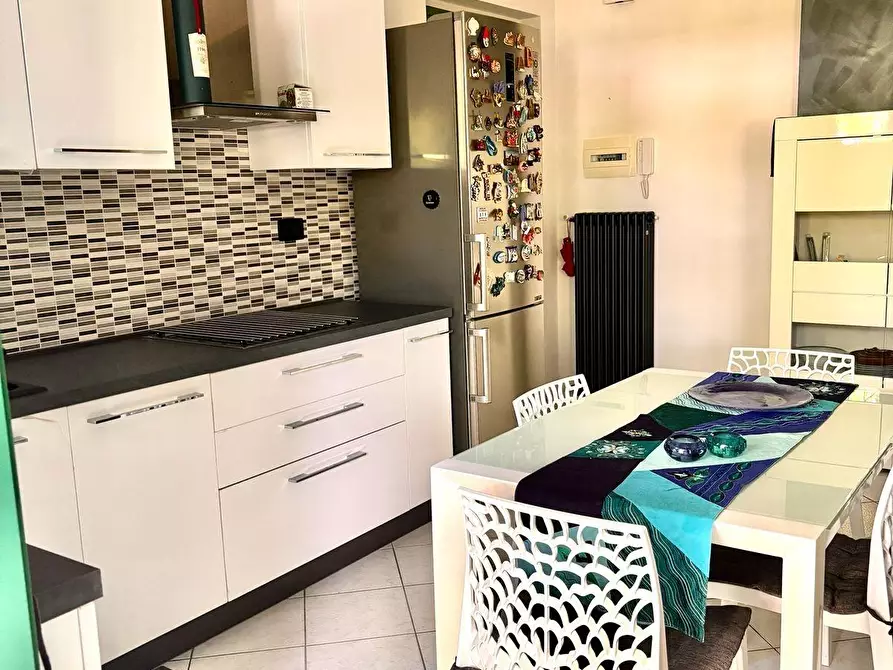 Immagine 7 di Appartamento in vendita  a Massa