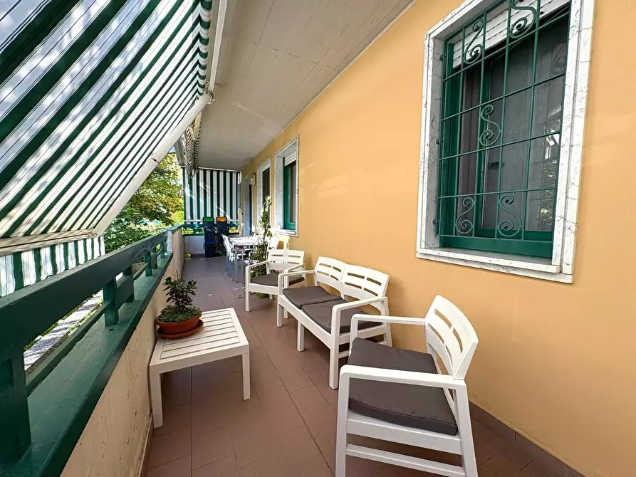 Immagine 1 di Appartamento in vendita  a Massa