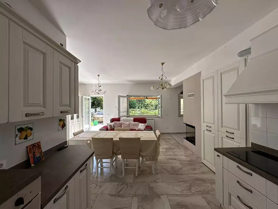 Immagine 12 di Villa in vendita  a Ameglia