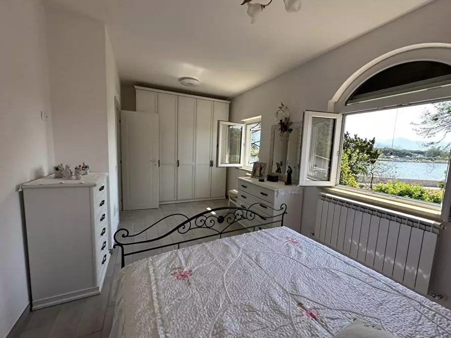 Immagine 30 di Villa in vendita  a Ameglia