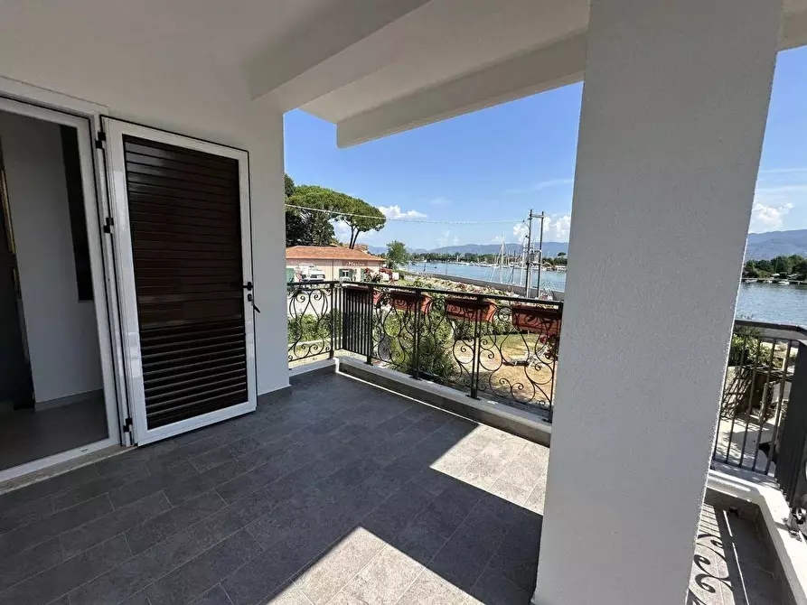 Immagine 37 di Villa in vendita  a Ameglia