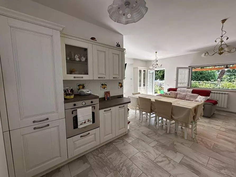 Immagine 18 di Villa in vendita  a Ameglia