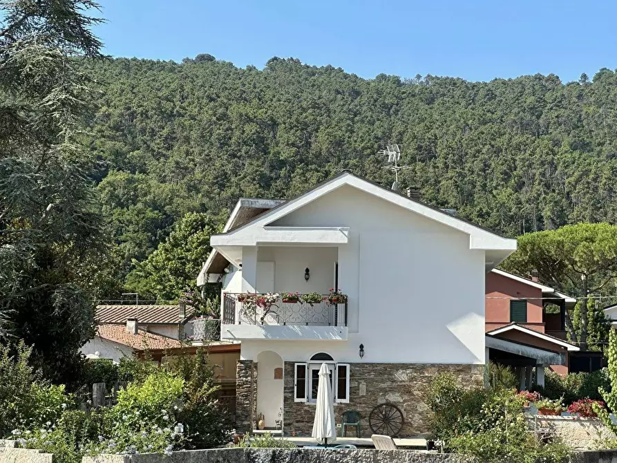 Immagine 5 di Villa in vendita  a Ameglia
