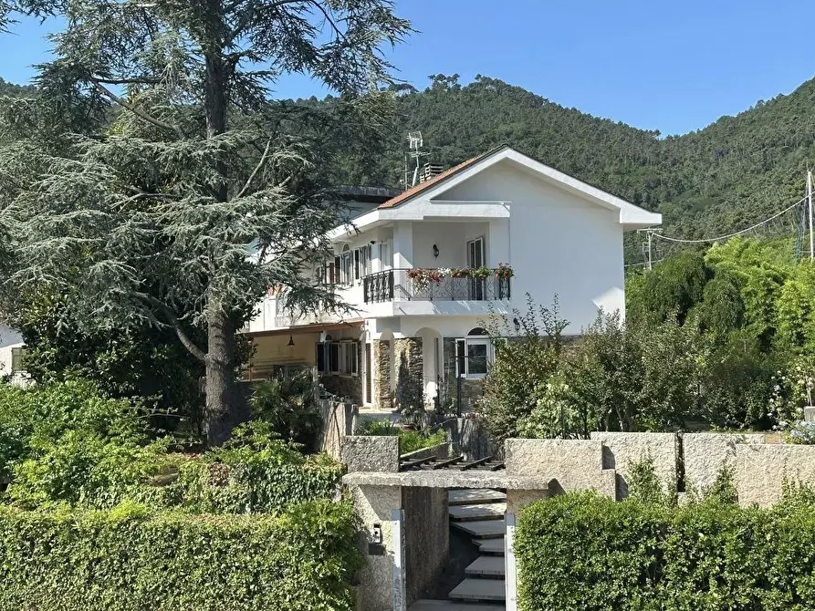 Immagine 2 di Villa in vendita  a Ameglia