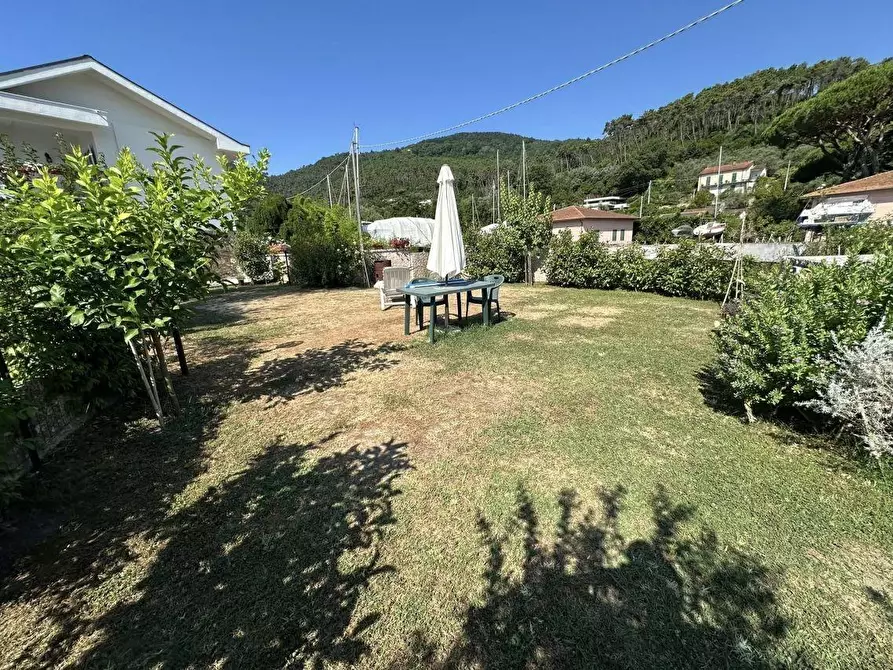 Immagine 50 di Villa in vendita  a Ameglia