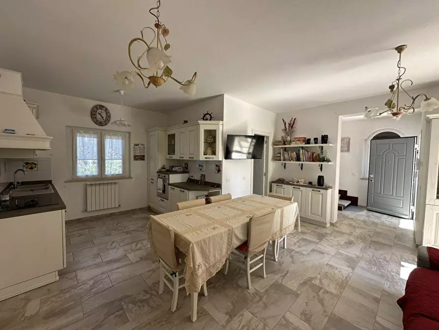 Immagine 14 di Villa in vendita  a Ameglia