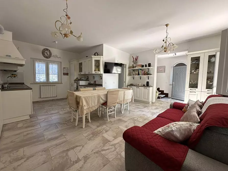 Immagine 11 di Villa in vendita  a Ameglia