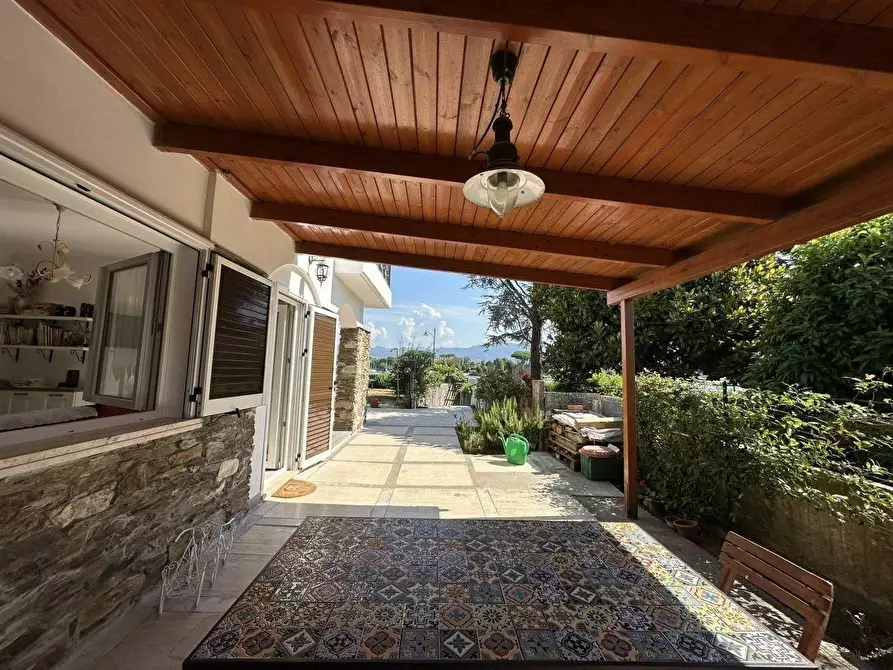 Immagine 9 di Villa in vendita  a Ameglia