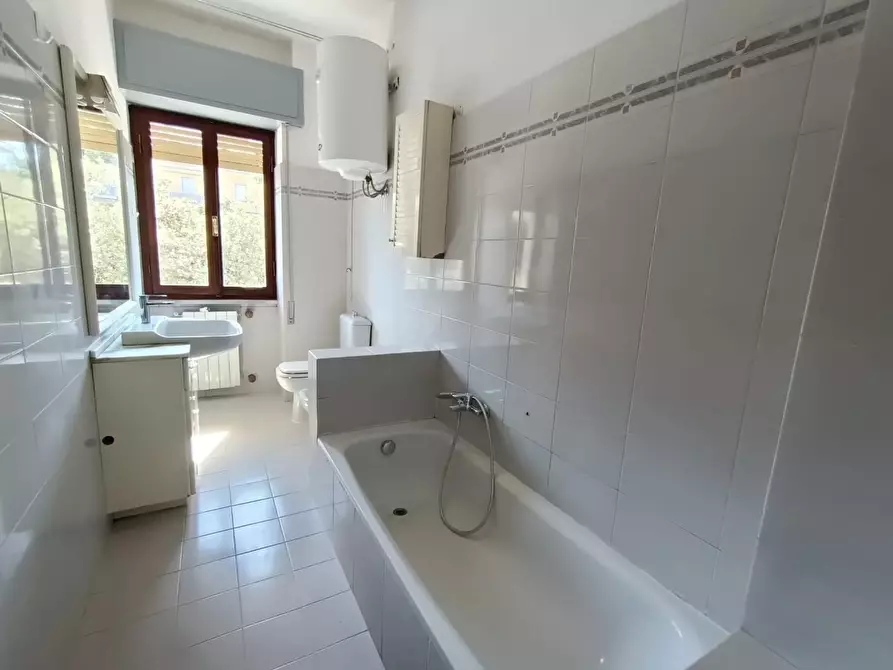 Immagine 23 di Appartamento in vendita  a Carrara