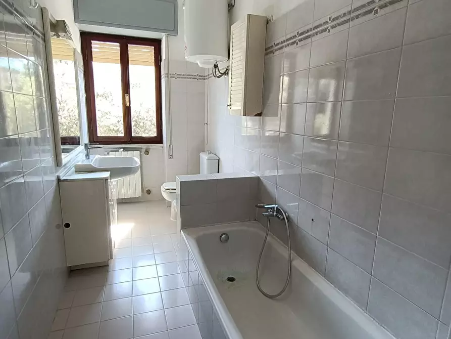 Immagine 24 di Appartamento in vendita  a Carrara