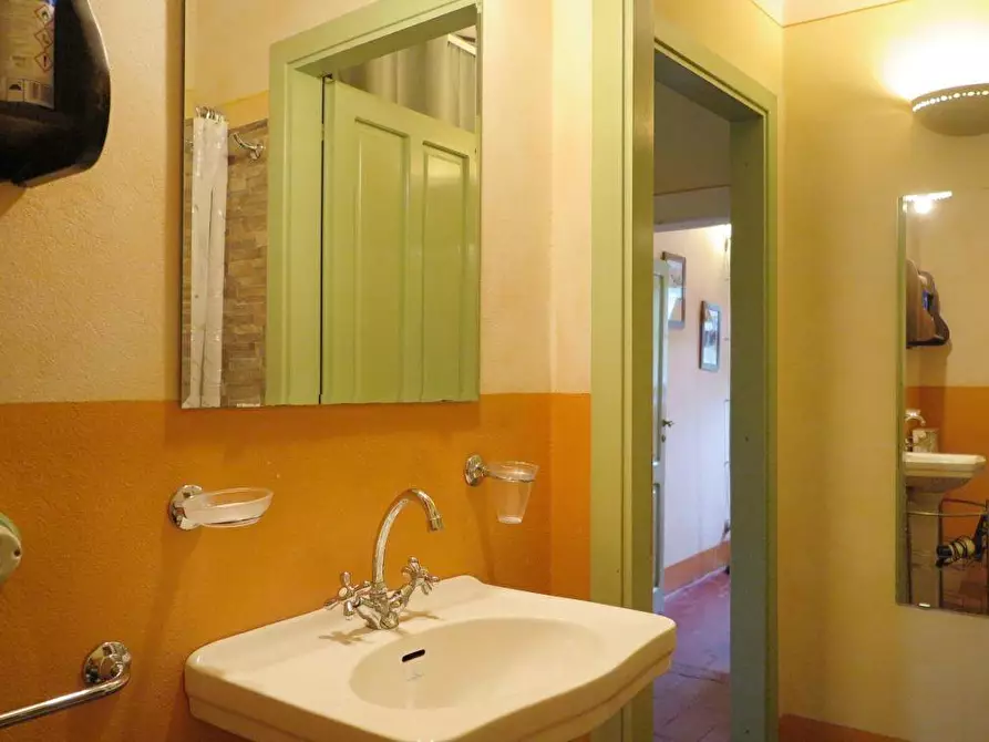 Immagine 43 di Casa colonica in vendita  a Filattiera